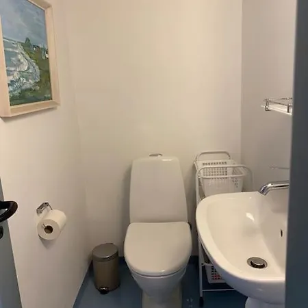 Skont Fiskerhus. Taet Pa By, Havn Og Havet 度假居