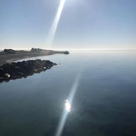 度假居 Skont Fiskerhus. Taet Pa By, Havn Og Havet *