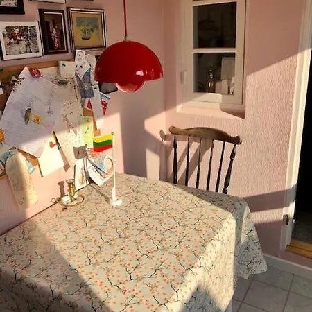 Skont Fiskerhus. Taet Pa By, Havn Og Havet