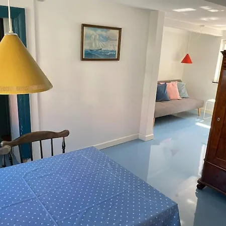 Skont Fiskerhus. Taet Pa By, Havn Og Havet 马斯塔尔