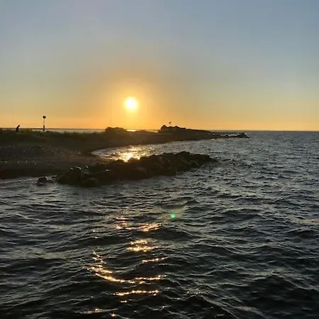 Skont Fiskerhus. Taet Pa By, Havn Og Havet * 马斯塔尔