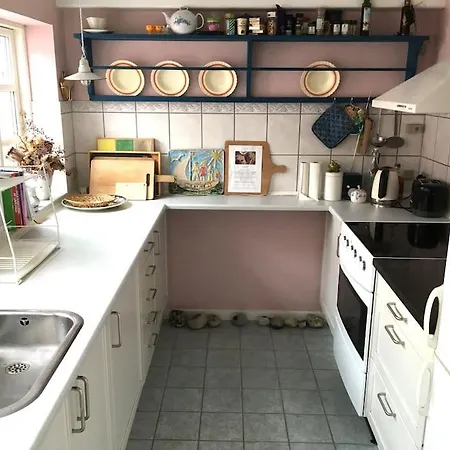 Skont Fiskerhus. Taet Pa By, Havn Og Havet *