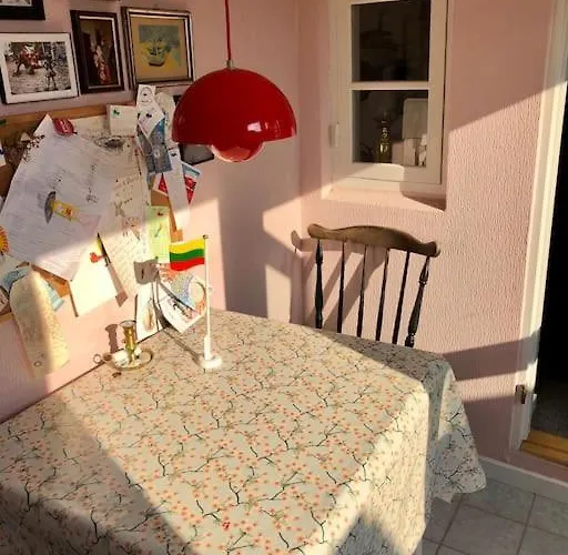 Skont Fiskerhus. Taet Pa By, Havn Og Havet