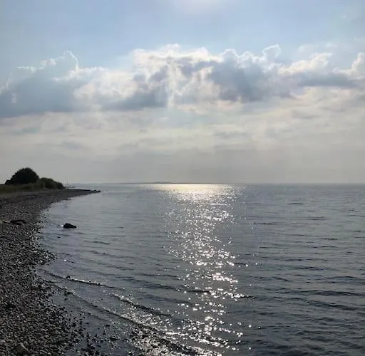 Skønt Fiskerhus. Tæt På By, Havn Og Havet Feriehus *