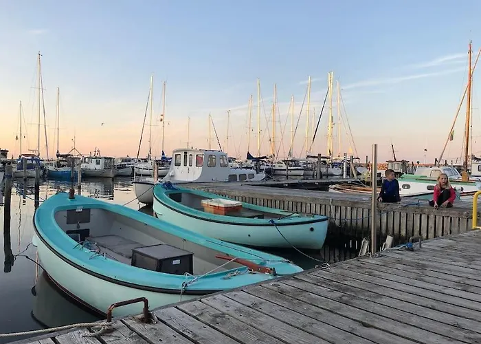 Skont Fiskerhus. Taet Pa By, Havn Og Havet * Marstal