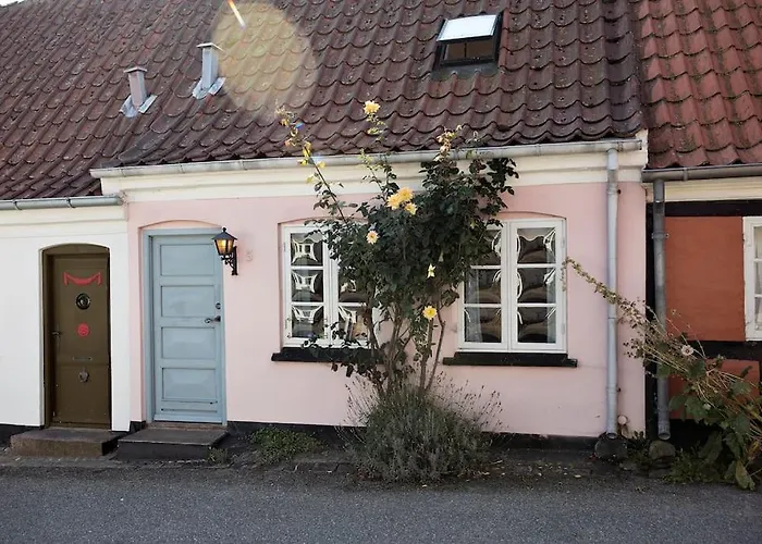 Skønt Fiskerhus. Tæt På By, Havn Og Havet *